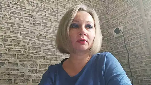 Snapshot of EdithManning chatting on February 18, 7:10 am EdithManning online show from February 18, 7:10 am
