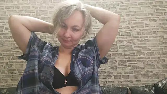 EdithManning online show from November 12, 7:42 am