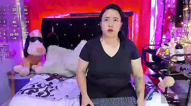 Snapshot of katieeandsharonn chatting on January 18, 12:26 pm katieeandsharonn online show from January 18, 12:26 pm