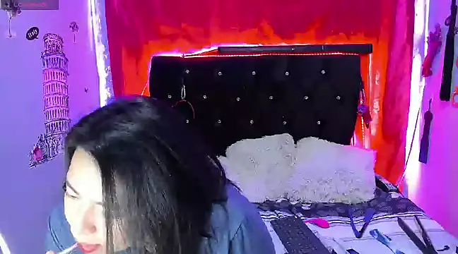 Snapshot of katieeandsharonn chatting on February 5, 2:19 am katieeandsharonn online show from February 5, 2:19 am