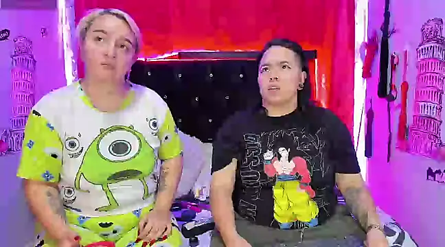 Snapshot of katieeandsharonn chatting on February 7, 4:27 am katieeandsharonn online show from February 7, 4:27 am