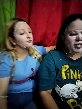 Snapshot of katieeandsharonn chatting on March 23, 6:47 am katieeandsharonn online show from March 23, 6:47 am