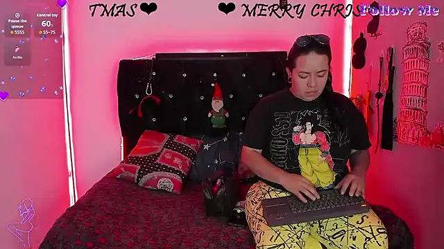 Snapshot of katieeandsharonn chatting on January 7, 2:52 pm katieeandsharonn online show from January 7, 2:52 pm