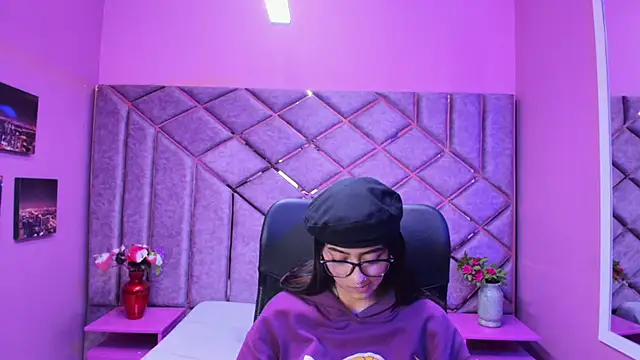 Miaa Thopmson online show from November 29, 12:13 am