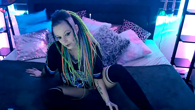 Snapshot of EdgesOfReality chatting on December 16, 8:25 pm EdgesOfReality online show from December 16, 8:25 pm