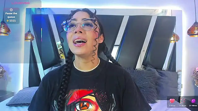 antonelllepiercee online show from November 22, 11:31 am