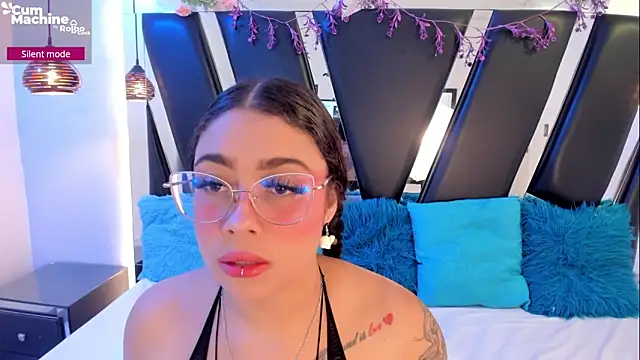 antonelllepiercee online show from April 5, 12:02 pm