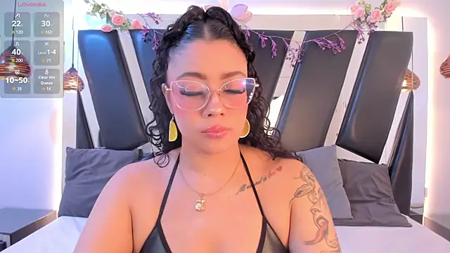 antonelllepiercee online show from April 15, 11:28 am