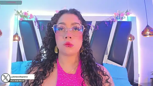Snapshot of antonelllepiercee chatting on June 26, 11:25 am antonelllepiercee online show from June 26, 11:25 am