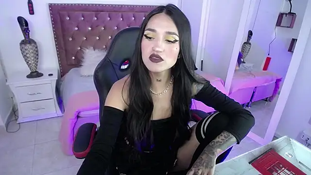 Snapshot of amelierouss chatting on February 3, 4:41 pm amelierouss online show from February 3, 4:41 pm