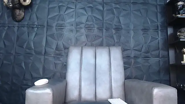 Snapshot of Hanna_Fox_69 chatting on March 22, 9:34 am Hanna Fox 69 online show from March 22, 9:34 am