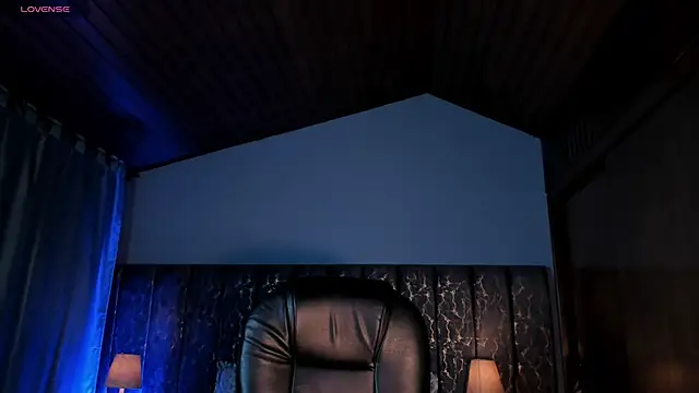 Snapshot of Lea_velle chatting on March 14, 4:18 am Lea velle online show from March 14, 4:18 am