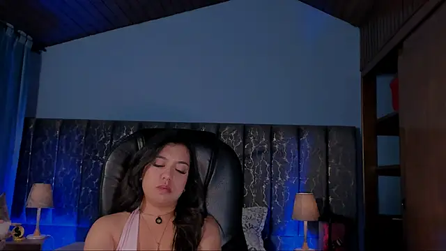 Snapshot of Lea_velle chatting on April 11, 7:45 am Lea velle online show from April 11, 7:45 am