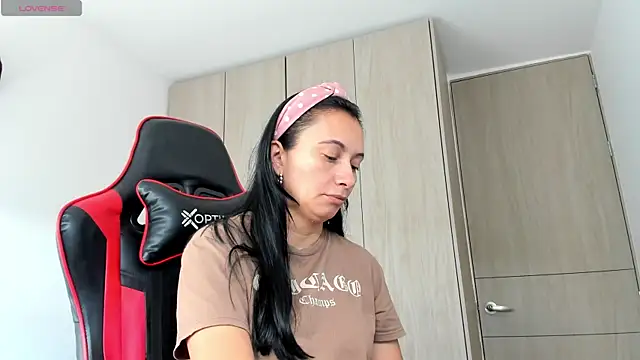 gracekelly12 online show from November 25, 1:00 pm