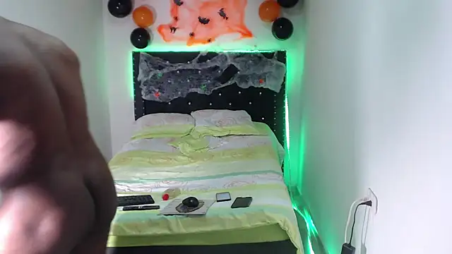 Snapshot of EbonyAscend chatting on October 14, 2:12 am EbonyAscend online show from October 14, 2:12 am