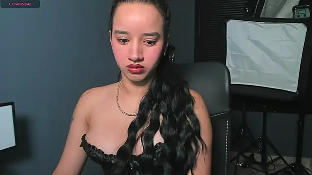Snapshot of emilyrouxe chatting on December 9, 12:45 am emilyrouxe online show from December 9, 12:45 am