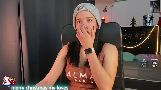 Snapshot of emilyrouxe chatting on December 26, 3:31 pm emilyrouxe online show from December 26, 3:31 pm