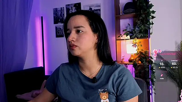 Snapshot of emilyrouxe chatting on September 12, 3:56 pm emilyrouxe online show from September 12, 3:56 pm