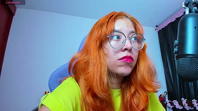 Snapshot of _Moon_Johnson chatting on February 22, 12:45 am Moon Johnson online show from February 22, 12:45 am