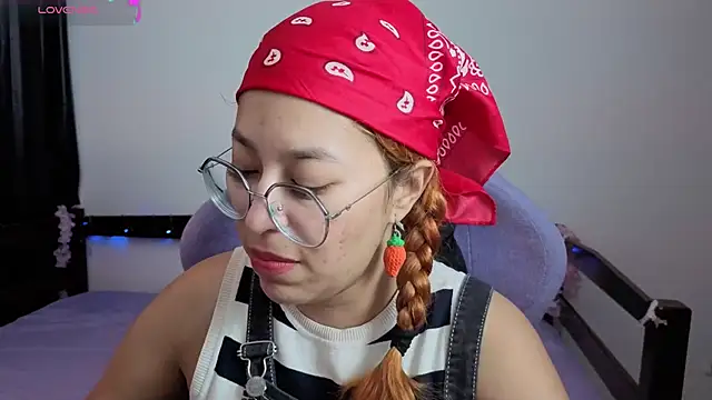 Moon Johnson online show from May 18, 1:24 am