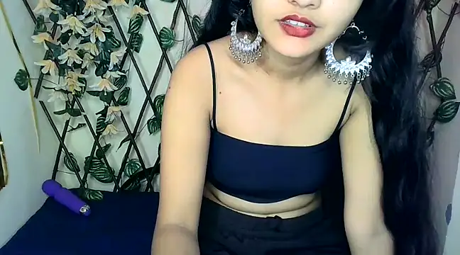 Snapshot of SUZY_FROMUS chatting on February 4, 8:06 pm SUZY FROMUS online show from February 4, 8:06 pm