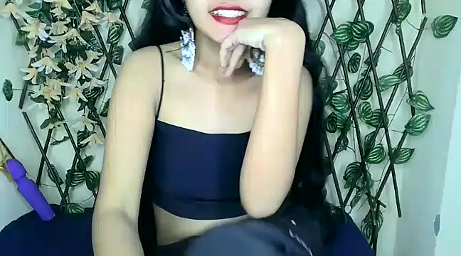 Snapshot of SUZY_FROMUS chatting on February 6, 8:13 pm SUZY FROMUS online show from February 6, 8:13 pm