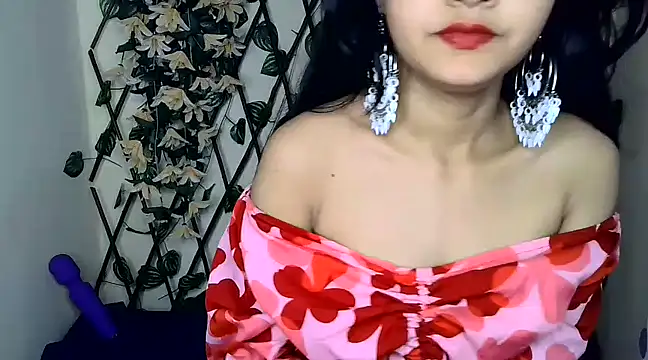 Snapshot of SUZY_FROMUS chatting on February 15, 7:17 pm SUZY FROMUS online show from February 15, 7:17 pm