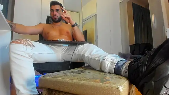 Snapshot of welcometo_hell chatting on October 11, 5:33 pm welcometo hell online show from October 11, 5:33 pm