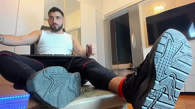 Snapshot of welcometo_hell chatting on October 16, 7:26 pm welcometo hell online show from October 16, 7:26 pm