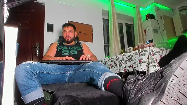 Snapshot of welcometo_hell chatting on November 27, 3:08 am welcometo hell online show from November 27, 3:08 am