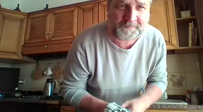 Snapshot of Haariglang chatting on December 7, 8:22 am Haariglang online show from December 7, 8:22 am