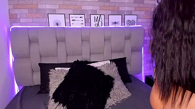 Snapshot of EmmaBecket2 chatting on January 16, 4:27 am EmmaBecket2 online show from January 16, 4:27 am