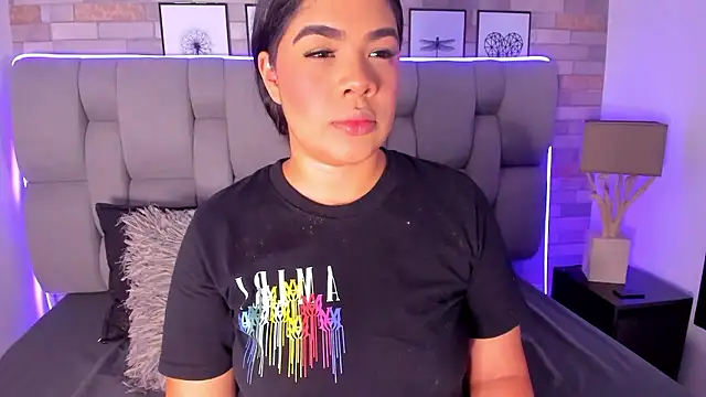 Snapshot of EmmaBecket2 chatting on January 17, 4:39 am EmmaBecket2 online show from January 17, 4:39 am