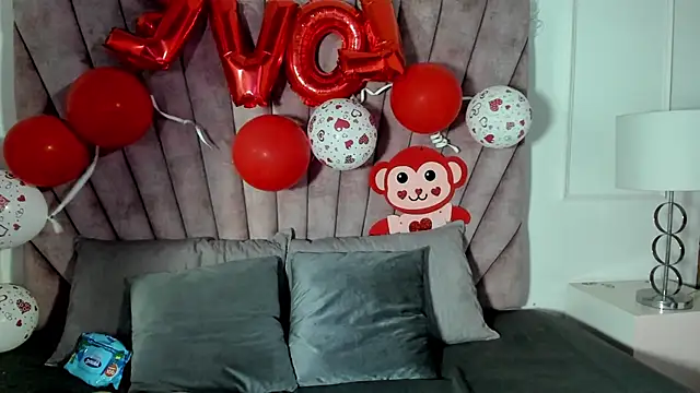 Snapshot of EmmaBecket2 chatting on February 14, 8:49 pm EmmaBecket2 online show from February 14, 8:49 pm