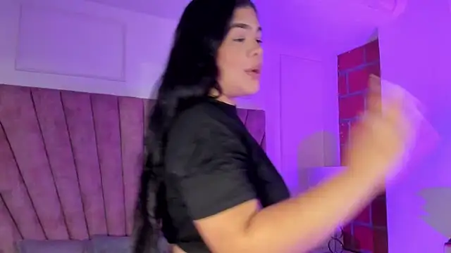 Snapshot of EmmaBecket2 chatting on February 17, 9:32 pm EmmaBecket2 online show from February 17, 9:32 pm