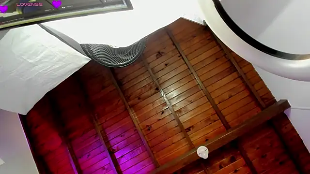 Snapshot of EmmaBecket2 chatting on March 3, 12:33 pm EmmaBecket2 online show from March 3, 12:33 pm