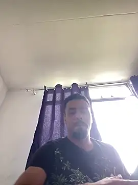 Snapshot of WCosso chatting on November 15, 4:14 pm WCosso online show from November 15, 4:14 pm