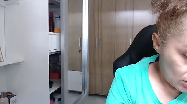 Snapshot of RoxanaLove9 chatting on January 2, 6:34 pm RoxanaLove9 online show from January 2, 6:34 pm