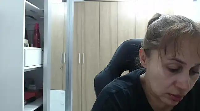 Snapshot of RoxanaLove9 chatting on January 16, 1:27 am RoxanaLove9 online show from January 16, 1:27 am