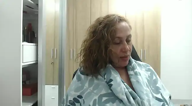 Snapshot of RoxanaLove9 chatting on March 7, 3:29 am RoxanaLove9 online show from March 7, 3:29 am