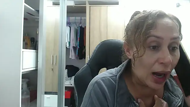 Snapshot of RoxanaLove9 chatting on March 8, 2:45 am RoxanaLove9 online show from March 8, 2:45 am