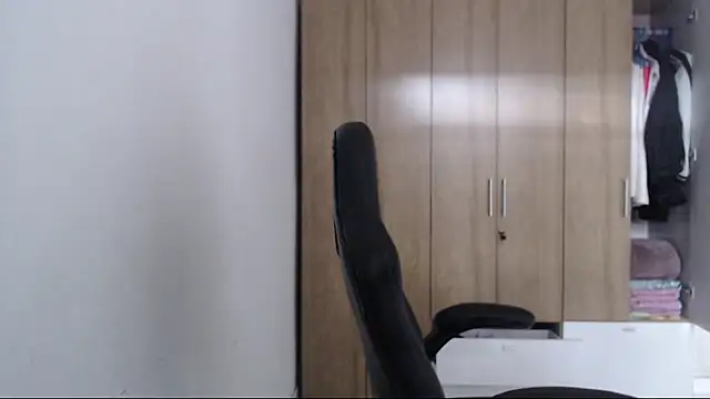 RoxanaLove9 online show from December 15, 8:35 pm