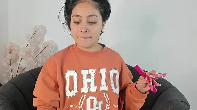 Annie9  online show from March 20, 3:56 am