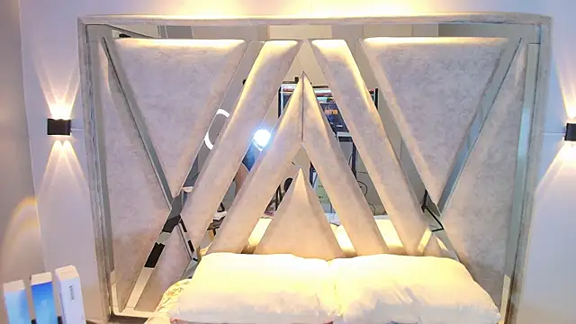 Annie9  online show from October 5, 7:12 pm