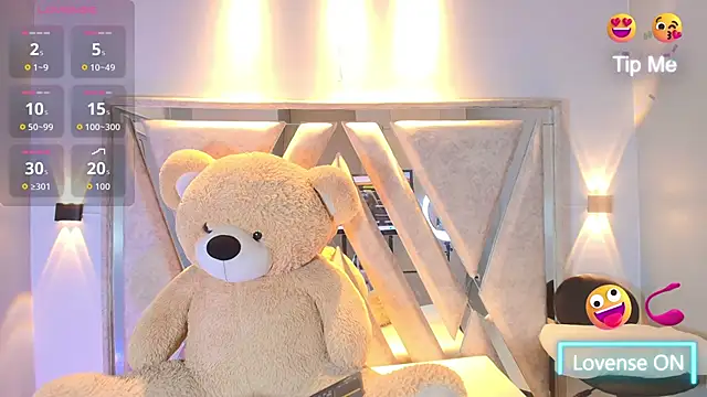 Annie9  online show from October 31, 9:54 am