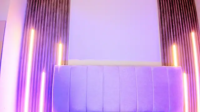 Annie9  online show from April 18, 3:32 am