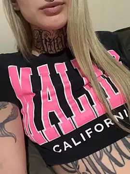 hotskinny1 online show from December 10, 5:55 pm