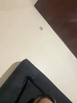 hotskinny1 online show from March 3, 11:14 pm