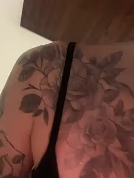 hotskinny1 online show from March 10, 12:40 am