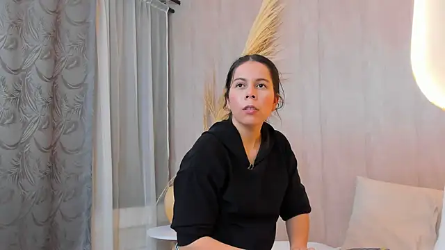 Snapshot of Lucianaferro_ chatting on September 25, 7:56 am Lucianaferro online show from September 25, 7:56 am